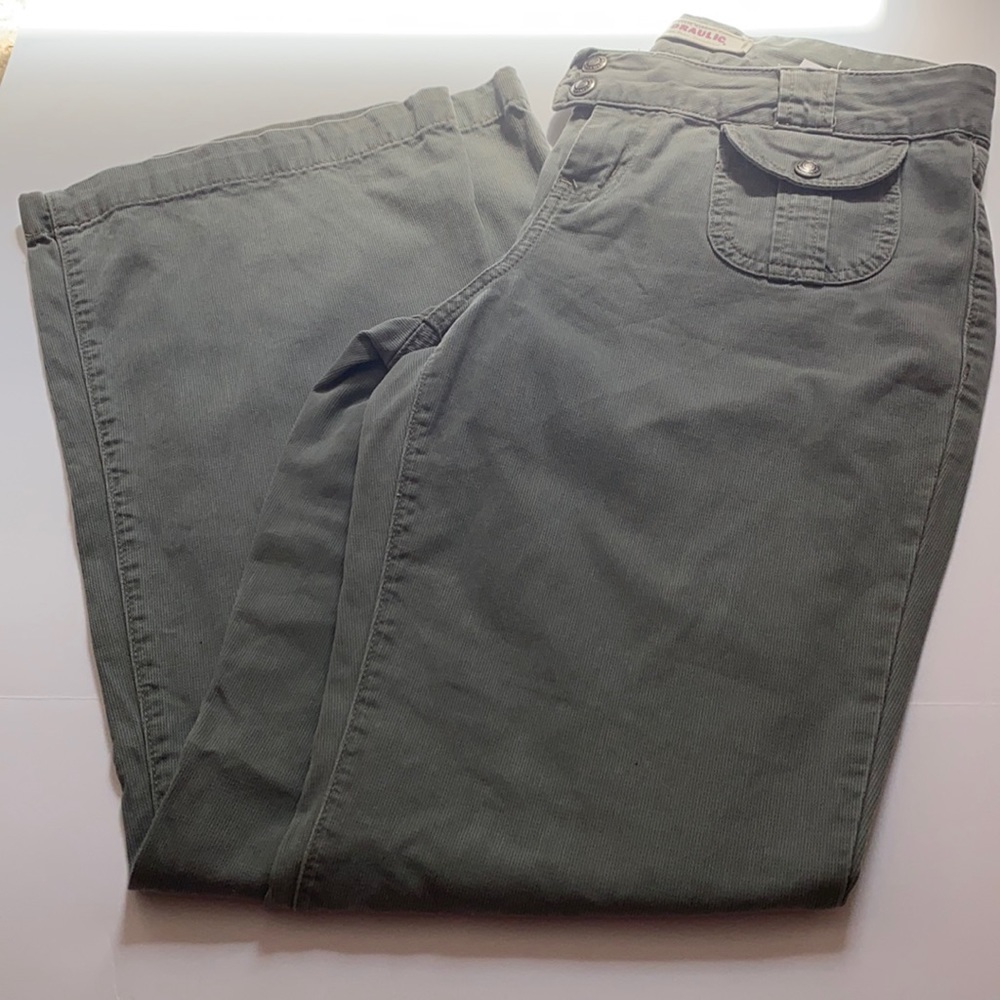 Hydraulic Boot Cuts Pants